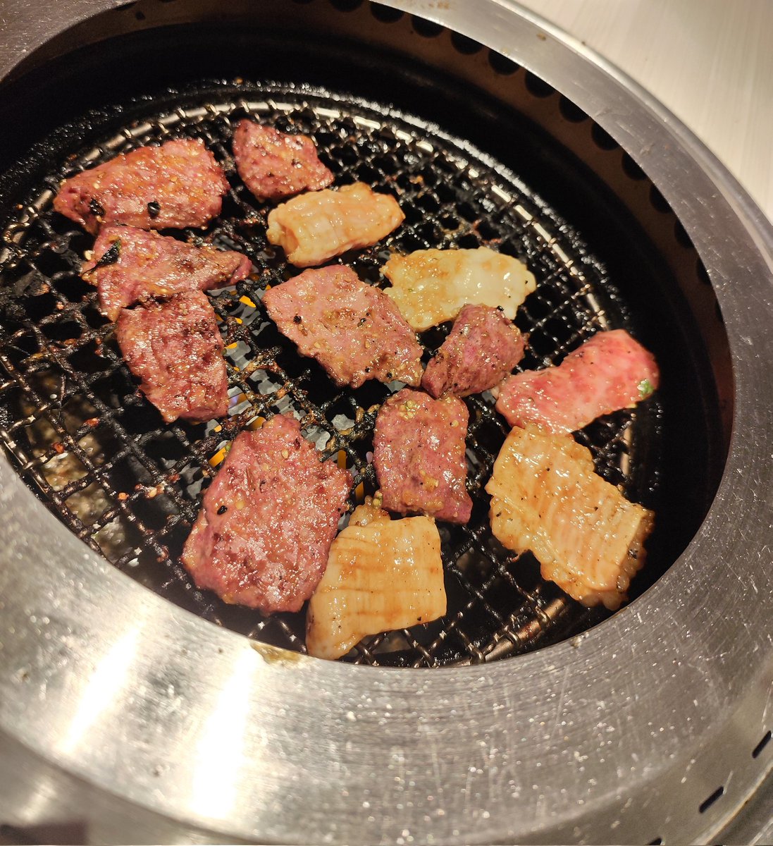 先日訪問。お肉補充。特にロースが美味しかった.........🤤🍖

  #千葉市  #焼肉もろっこ   #焼肉