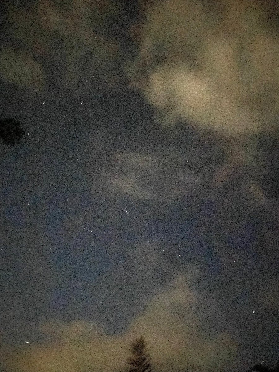 JanPP1's tweet photo. Langit Gunung Padang @Sabtu dini hari #GunungPadang #SitusMegalitikum #Cianjur #BulanPurnama #Bintang https://t.co/vgr9CvXhzY