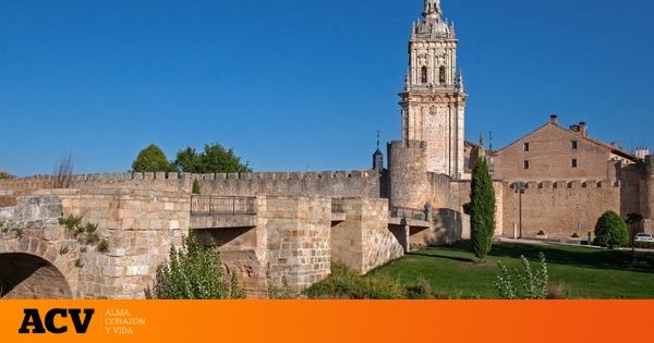 El pueblo medieval de Castilla y León que tienes que visitar sí o sí: cuenta con la única catedral de Soria buff.ly/A0qHPSF