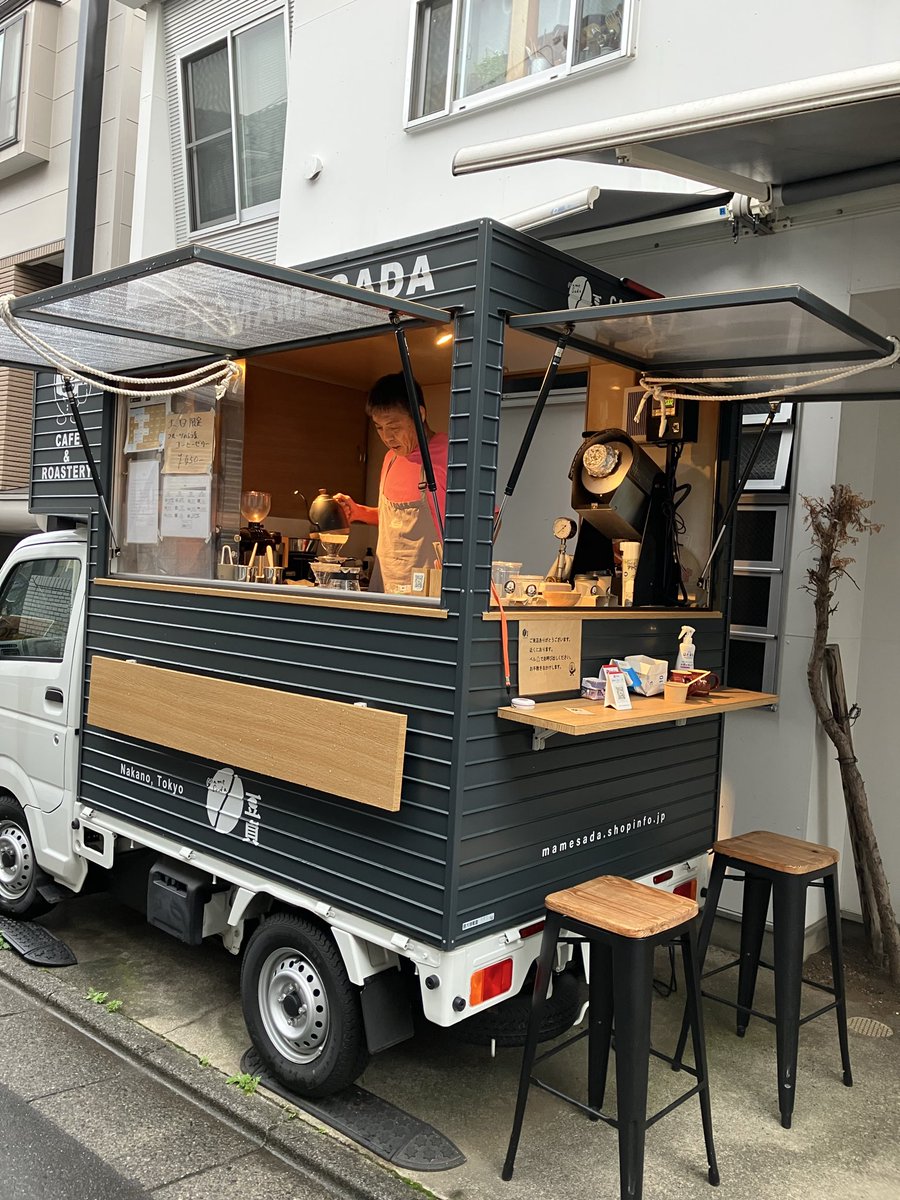 pupu_chan's tweet photo. #自家焙煎 で、#ハンドドリップ の #キッチンカー #珈琲店 みつけた！美味しいよ😋
#中野 いい街❣️#豆貞
https://t.co/60FsOrcgjI https://t.co/HaCB5J3GAz