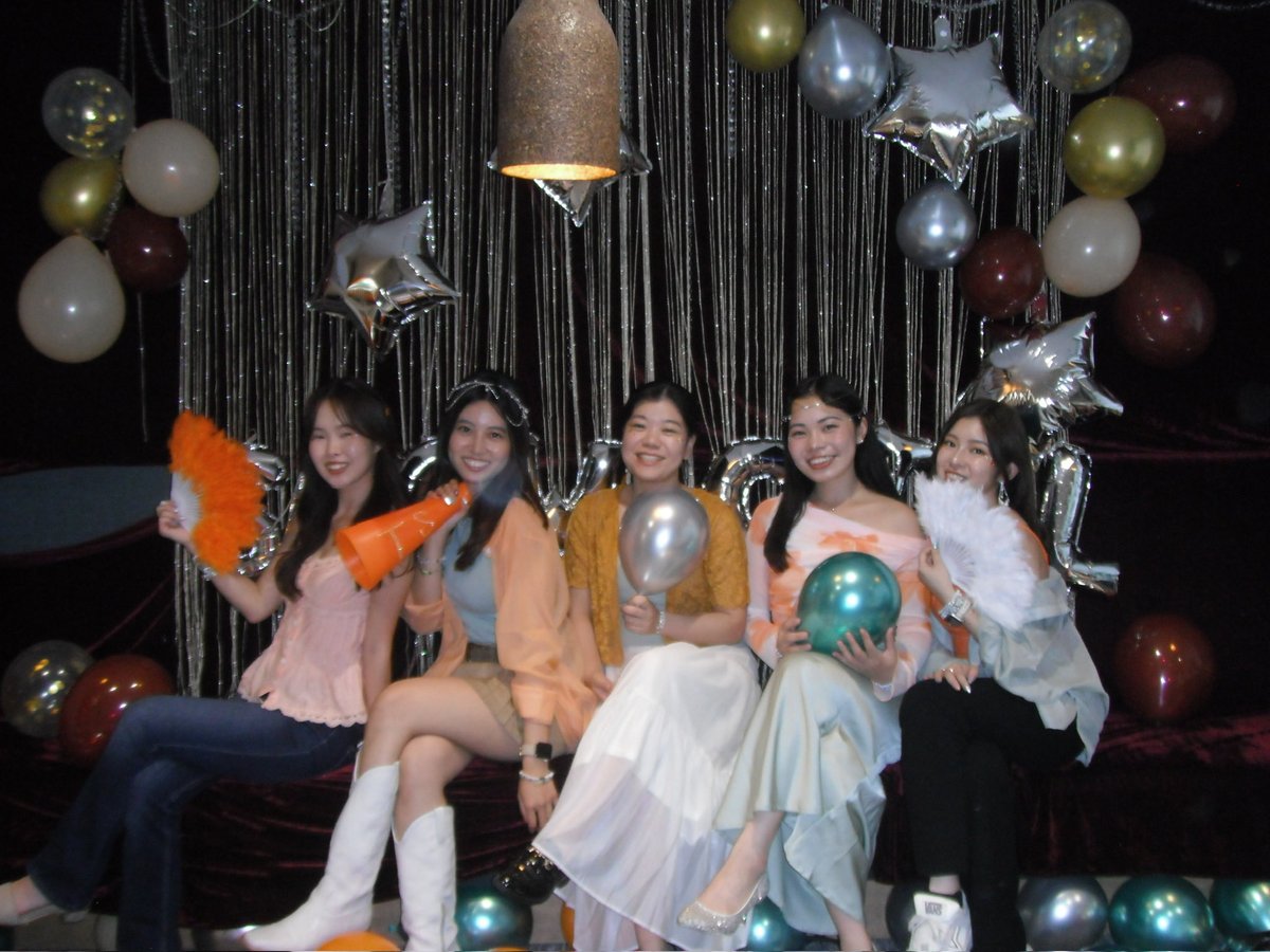chi_swifty's tweet image. At least you know exactly who your friends are😽❤️🔥📣🪭🌟
#TLOASReleasePartyTokyo
#TSTheLifeofashowgirl
@taylorswift13 @taylornation13
@riseTay1213 @Riri_swifty13 @Suzuna_swift13 @tay_sel_aya @AllTooWell1204 @hinalovestay @Arisa_Swiftie