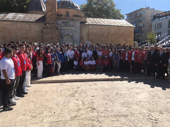 Gençlik ve Spor Bakanlığımız tarafından düzenlenen 38. Ahilik Haftası programına, ilimizi temsilen gönüllü gencimiz Melda Kabak Kırşehir’de katılım sağladı. 🇹🇷
Gençlerle yol yürümeye devam ediyoruz.