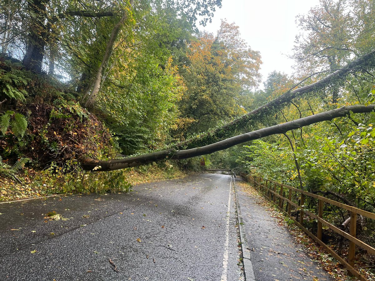 ⛔️ Renton Road is currently closed due to additional fallen trees - please avoid the area while we work to clear. 

⛔️ We are aware of significant disruption and tailbacks on the A82 at Milton due to flooding. Drivers should expect longer journey times.