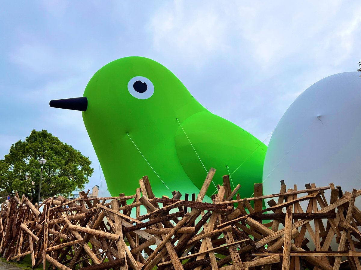 mokotaimo's tweet image. #TOSUNESTIVAL

雨パラパラなうちに巨大メジロさんを堪能して、大雨で電車がストップする直前にタクシーを捕まえて無事に空港に到着したので帰ります✈️✨
楽しかったTOSU NESTIVAL
このためだけに福岡・佐賀に来た甲斐があったってもんよ☆
メジロ愛を爆発させてきました。↓