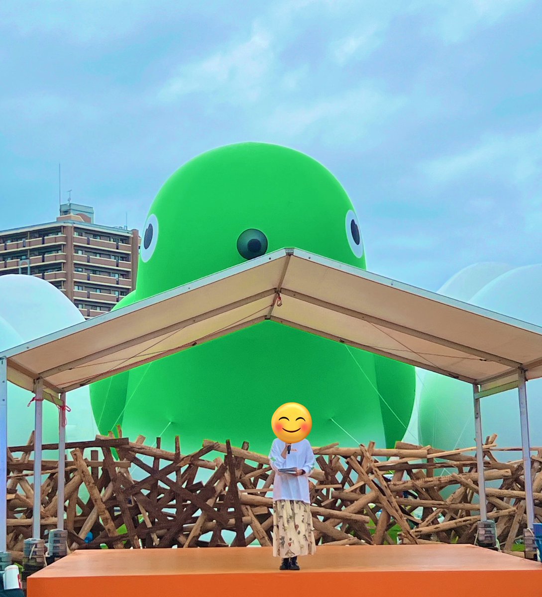 mokotaimo's tweet image. #TOSUNESTIVAL

雨パラパラなうちに巨大メジロさんを堪能して、大雨で電車がストップする直前にタクシーを捕まえて無事に空港に到着したので帰ります✈️✨
楽しかったTOSU NESTIVAL
このためだけに福岡・佐賀に来た甲斐があったってもんよ☆
メジロ愛を爆発させてきました。↓