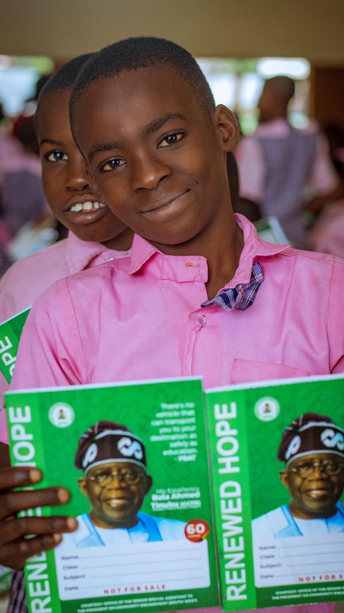 theoloriherself's tweet photo. St. James CAC Caring Heart Mega School, Akure received the BAT-STEM 2.0 team and learning materials and essential school items were distributed.
Pupils, teachers, and parents, all united in appreciation of the Renewed Hope Agendaโs commitment to education.
The initiative reaffirms President Bola Ahmed Tinubu's resolve to strengthen education and uplift communities through sustained grassroots engagement.
@pceoswofficial
@moremiojudu
#BATSTEM2.0
#COMMUNITYFIRST
#COMMUNITYENGAGEMENT