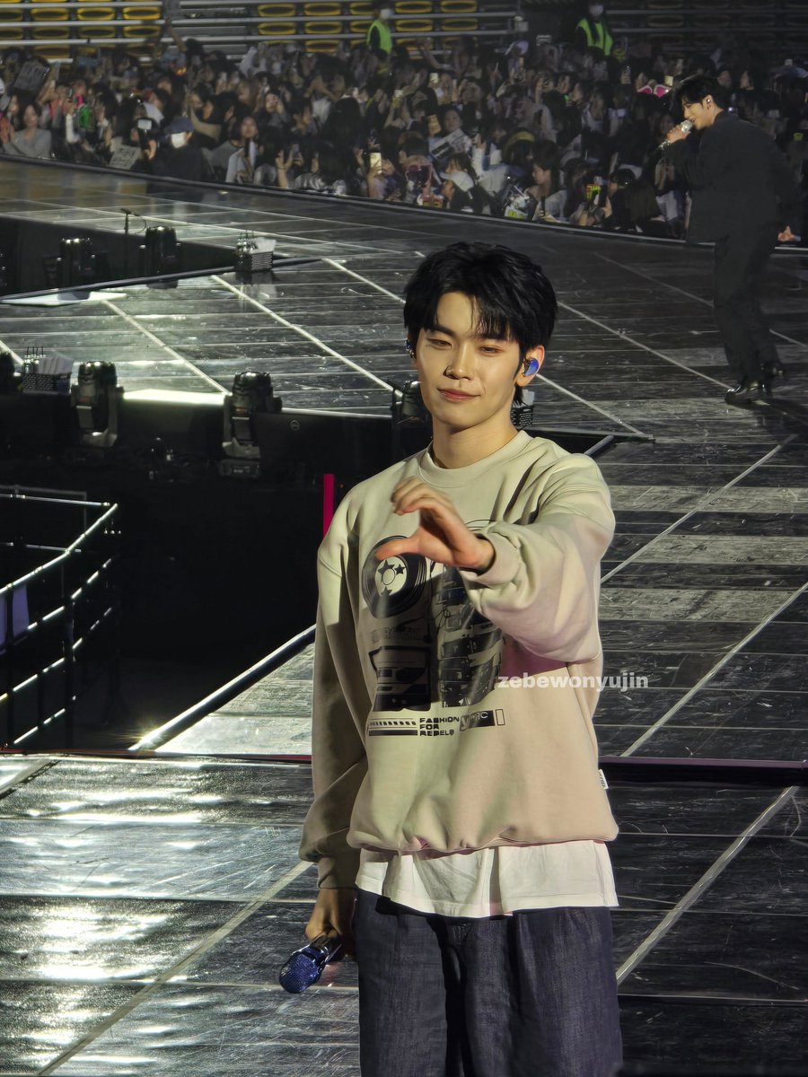 251004 사첵

우리 태건브이도 화이팅 ♡♡♡

#PARKGUNWOOK #KIMTAERAE #ZEROBASEONE #박건욱 #김태래