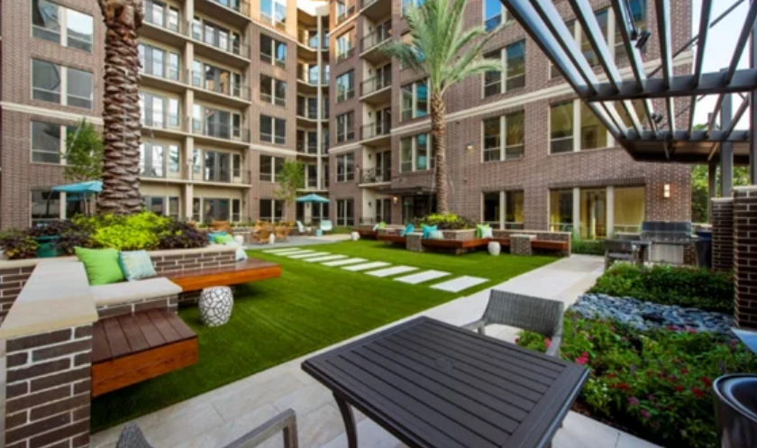 umgeeks_'s tweet photo. 🏠 Thinking of renting an apartment? Don’t just fall for the interiors 
Check external factors &amp; community facilities too—modern apartments offer lifestyle perks both inside &amp; outsid . See More👇

#ApartmentHunting #RentalTips

https://t.co/ZOW4szACz9 https://t.co/xTVC0qFxk2