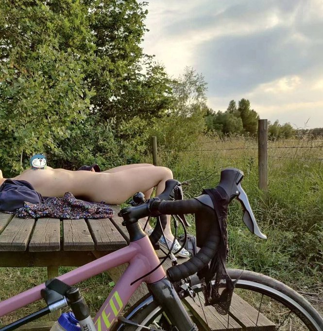 坐车太快，徒步太慢，只有骑车才不会错过美丽的风景。