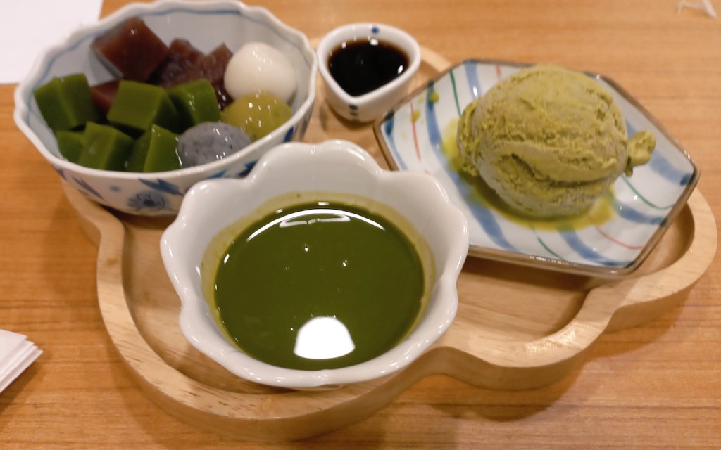 23Xtrail's tweet photo. 待機時間が3時間半に延びてしまった為、(やむ無く) 和スイーツで時間を潰しました。😅 https://t.co/FAddZs2wxo