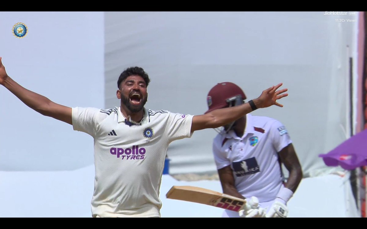 Rajrabari998's tweet image. 2 WICKETS IN 3 BALLS BY SIRAJ - Miyan on a roll here. 🫡
#mohmmadsiraj #INDvsWI