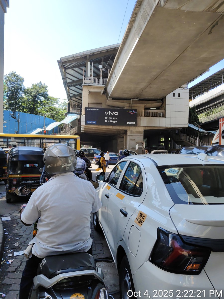 MohnaazS's tweet photo. Absolute chaos at 4 Bungalows, JP Road, Andheri West! No traffic police, no wardens—complete jam, zero movement. Why the hell is no one providing service? Fix this now! #MumbaiTraffic #AndheriJam #TrafficHell"
@MTPHereToHelp @CMOMaharashtra https://t.co/hSKW1oMrXr