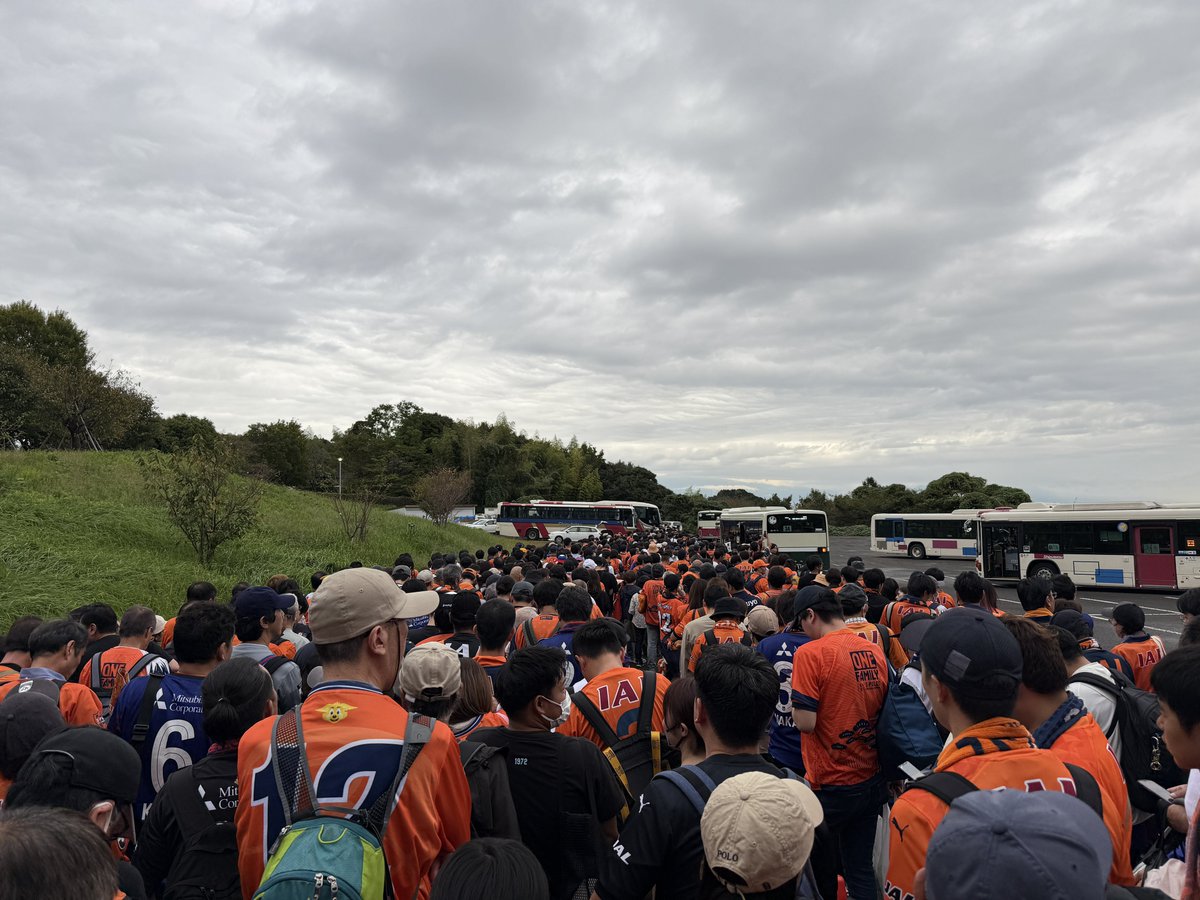 日本平シャトルバス備忘メモ（13:00KO）

11:25 清水駅シャトルバス列へ
11:35 発車
12:10 アイスタ着

14:55 試合終了
15:00 周回待たずに離席して乗り場へ
15:20 発車
15:45 清水駅着

着席に拘らなかったので割とスムーズに乗れたけど、渋滞不可避なので清水公式に書いてある20分はアテにならない🚌
