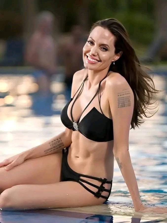 A hot look with an even hotter attitude #AngelinaJolie #Hollywood