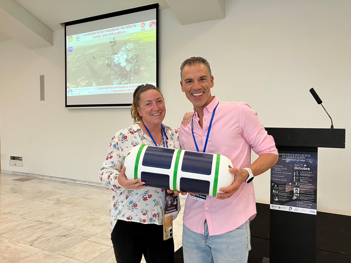 🚀 Coincidiendo con el inicio de la Semana del #Espacio, ahora mismo, desde #Oviedo, en el Principado de #Asturias Eva Sánchez Rodríguez <a href="/InnoPlant/">InnoPlant</a> y <a href="/JorgePlaGarcia/">Dr. Jorge Pla-García</a> presentando #GreenMoonProject en las Jornadas de Transformación Digital en la Educación. 🚀🛰️🌱