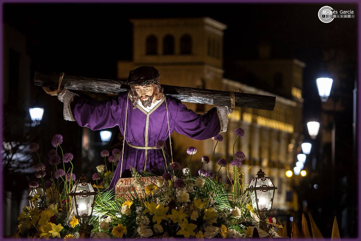 Hoy queremos felicitar a nuestros hermanos de la Cofradía de la Agonía de Ntro Señor en el día de su XXXII aniversario fundacional.

¡Que sea enhorabuena, hermanos!

#PorSiempreRedención 

📸 Moisés García

 #LeonEsp #SSantaLeon