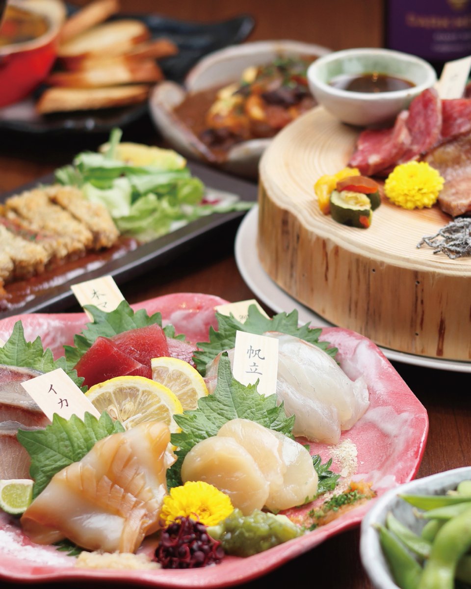 official_cosmic's tweet photo. ＼ 2025年10月6日 OPEN ／ 
熟成肉と熟成魚 こなれ 京橋店

こだわりの
「熟成肉」と「熟成魚」を京橋で…🪄

落ち着いた個室空間でゆったりと
素材の旨みを最大限に引き出したお料理を
楽しんでいただける【こなれ】が
大阪京橋にオープンいたします😌😌

大切な食事にも、
気軽な飲み会にもぴったり！

ちょっと贅沢を叶えるお店です💫