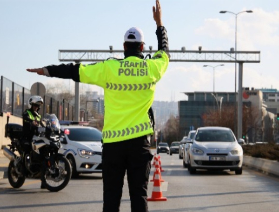 📌 YENİ TRAFİK CEZALARI DÜZENLEMESİ!
(Düşüncelerinizi yazın lütfen)

📌 Şu yollardaki  "30, 50, 70"  sürat tahditlerinden akla mantığa aykırı olanlarını ayıklayın lütfen❗️
📌 Alkollü iken araç kullanmanın cezasını en az 100 bin lira yapın lütfen.
<a href="/TC_icisleri/">T.C. İçişleri Bakanlığı</a>

Trafik cezaları ile