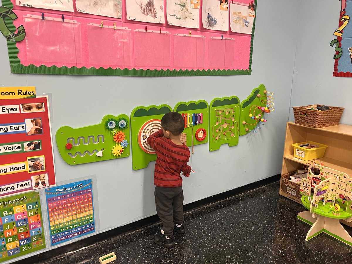TheraErickson's tweet photo. 3K-204 Enjoying Wall Art πΌοΈ in their classroom! #LearnExplore #3K #LearningThroughPlay #OriginalOwls π¦ https://t.co/m8j3P8FgXw