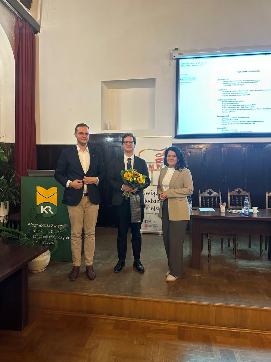 JakubMiodonski's tweet photo. 💚 Dziękuję za wybór na Prezesa @__ZMW__ Małopolska!

💪 Dziękuję ustępującemu Prezesowi Kajetanowi Bernatowi za pracę.

🗣 Dziękuję wszystkim obecnym na Zjeździe za głos i słowa wsparcia.

🗿 Teraz czas na pracę i spełnianie swojego programu. https://t.co/bOUoQLxKcO