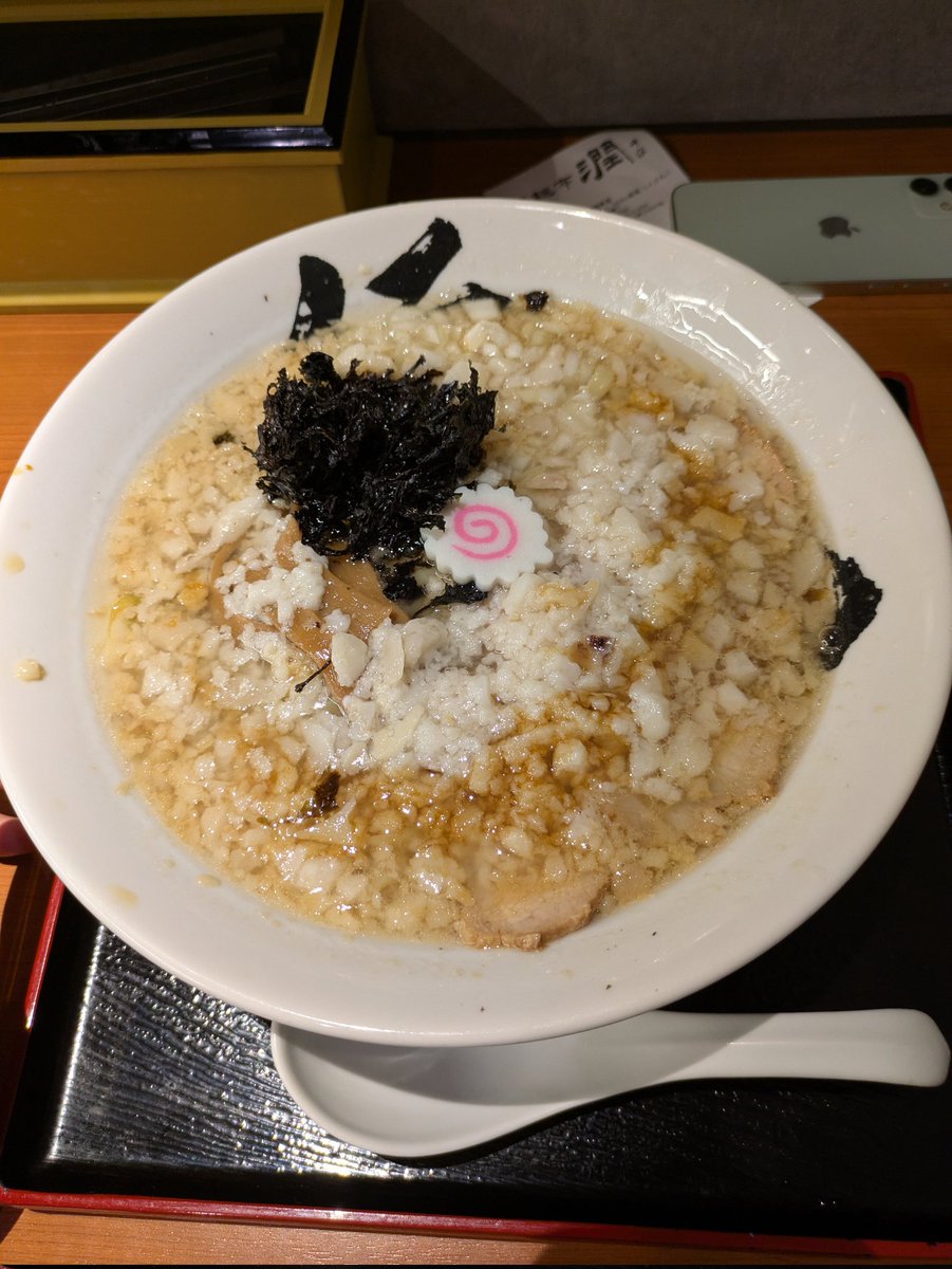 cubaka_zngr's tweet image. 名古屋に住んでるのに、一昨日尾道でラーメン食べてて、今新潟でラーメン食べてるって考えると、脳バグってきた🤓