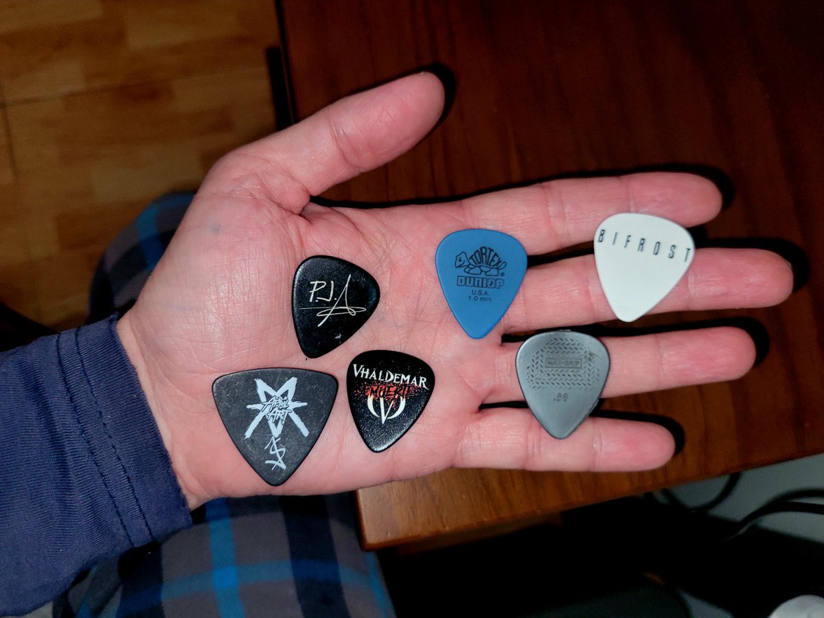 OlayerPeter's tweet photo. Increíbles tesoros que me llevé a casa, del Ginetarock 2025... 😂🤣😆😁😄😝🤪😜😛🎼🤘🏻🤟🏻 ミ★𝘗𝘦𝘵𝘦𝘳 𝘖𝘭𝘢𝘺𝘦𝘳★彡 #festivaldemusica #ginetarock #heavymetal #heavymetalmusic https://t.co/dpxJr2eLls
