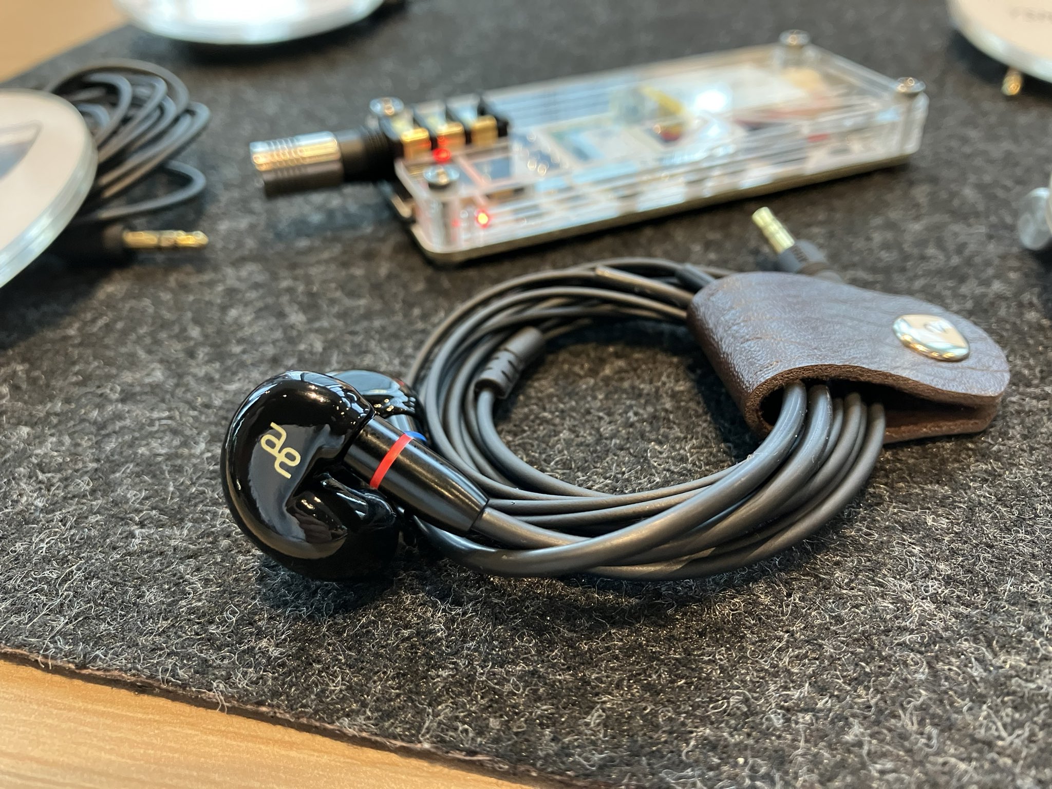 ヘッドフォン/イヤフォン Acoustic Effect YSM-04/RS Acoustic Effect YSM-04/RS [マットレッド] 価格比較 - 価格.com