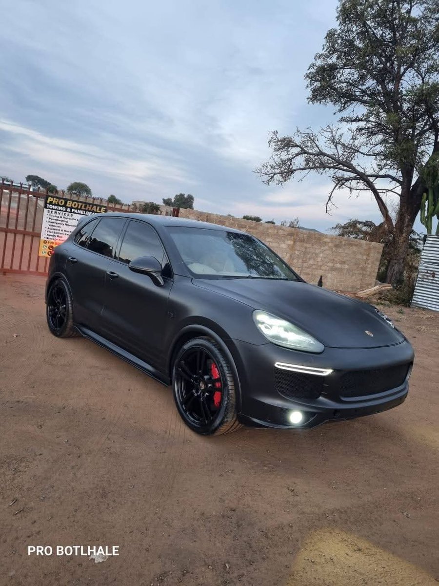 MDNnewss's tweet image. A black Porsche Cayenne Turbo GT with permit number plates was hijacked in Serobega Village around 7 PM on 3 October 2025. 

It was later spotted in Rustenburg’s Moruleng area near Bapong Complex around 3 AM on 4 October. 

Anyone with information is urged to contact authorities…