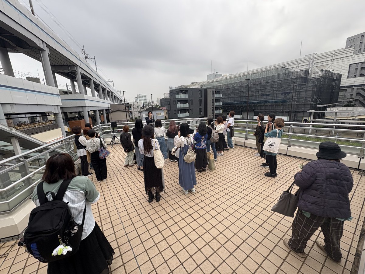 yuuki_arai44's tweet photo. 2025.10.4 京急蒲田駅告知路上
ありがとうございました！
止められて移動になったあと数曲でまた降ってきて途中終了…たくさん集まってくれたのに😭
でも、自分の届けたい音楽を求めてくれる人がいる幸せを改めて感じる一日でした。
明日も18時〜TikTokライブやります！ https://t.co/Q71YTevMbO