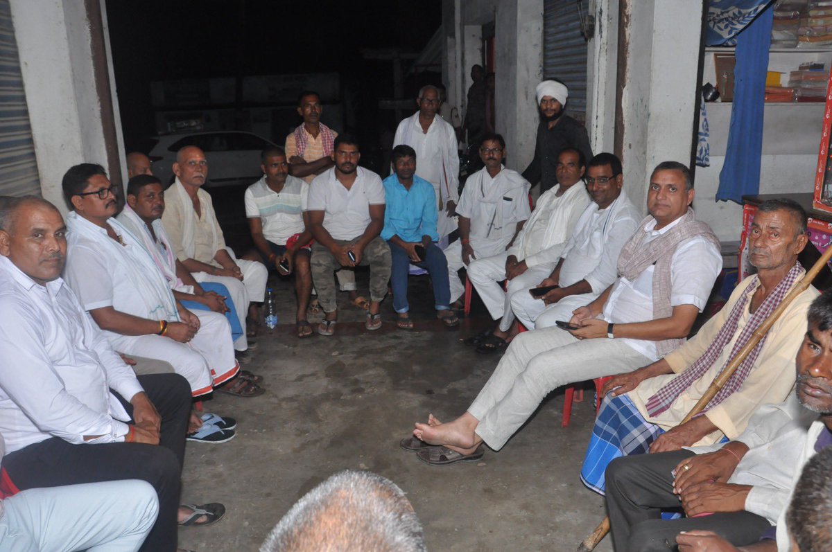 _Sudhaker_singh's tweet image. कल रामगढ़ विधानसभा अंतर्गत विभिन्न गाँवों में जाकर राजद के वरिष्ठ  साथियों से मुलाक़ात किया,

राजद का एक एक साथी तेजस्वी यादव जी को मुख्यमंत्री बनाने के लिए संकल्पित हैं…