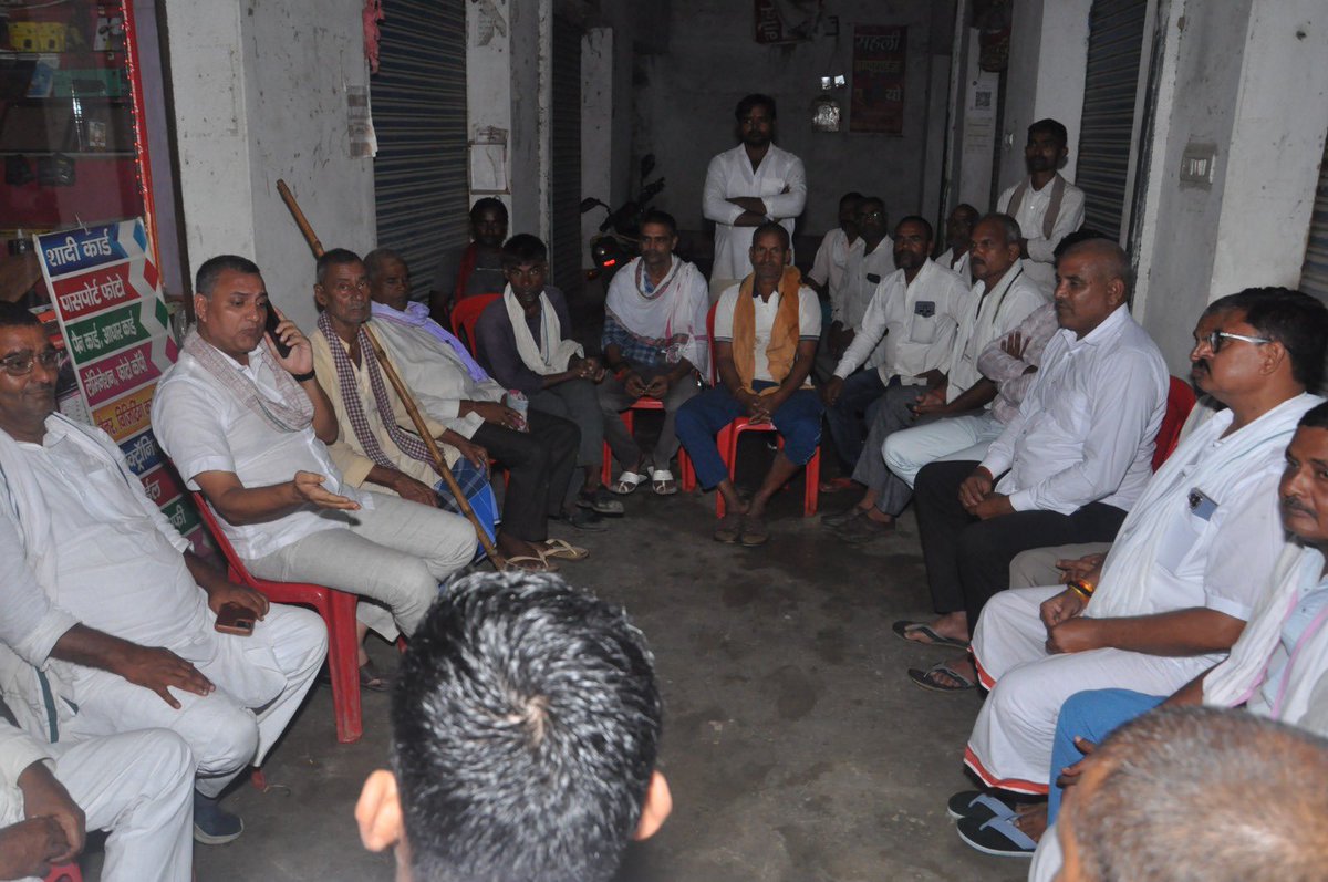 _Sudhaker_singh's tweet image. कल रामगढ़ विधानसभा अंतर्गत विभिन्न गाँवों में जाकर राजद के वरिष्ठ  साथियों से मुलाक़ात किया,

राजद का एक एक साथी तेजस्वी यादव जी को मुख्यमंत्री बनाने के लिए संकल्पित हैं…