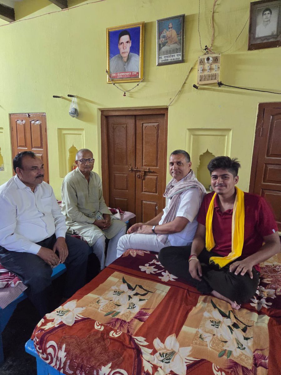 _Sudhaker_singh's tweet image. कल रामगढ़ विधानसभा अंतर्गत विभिन्न गाँवों में जाकर राजद के वरिष्ठ  साथियों से मुलाक़ात किया,

राजद का एक एक साथी तेजस्वी यादव जी को मुख्यमंत्री बनाने के लिए संकल्पित हैं…