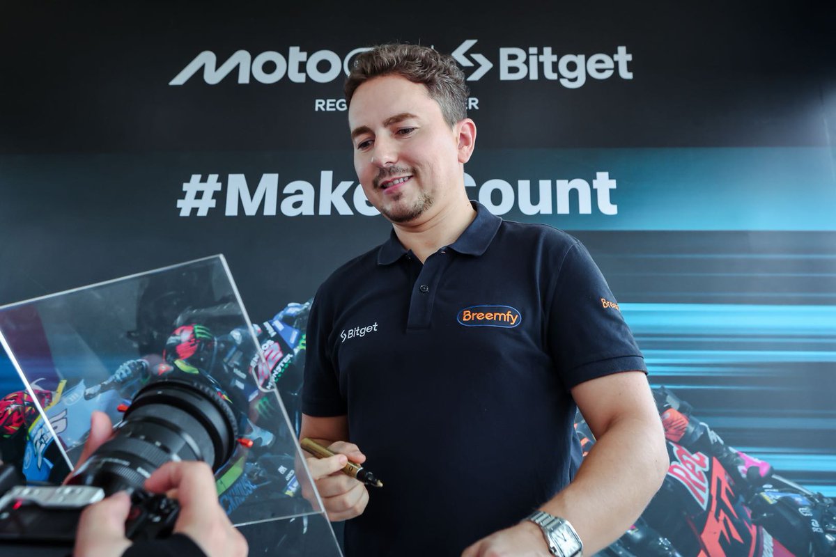 bitgetglobal's tweet image. Quick pit stop at the #BitgetxMotoGP booth 🏁

@lorenzo99 brought the energy to #BitgetMandalika, and our VIPs &amp;amp; KOLs matched it.

#EventWithBitget