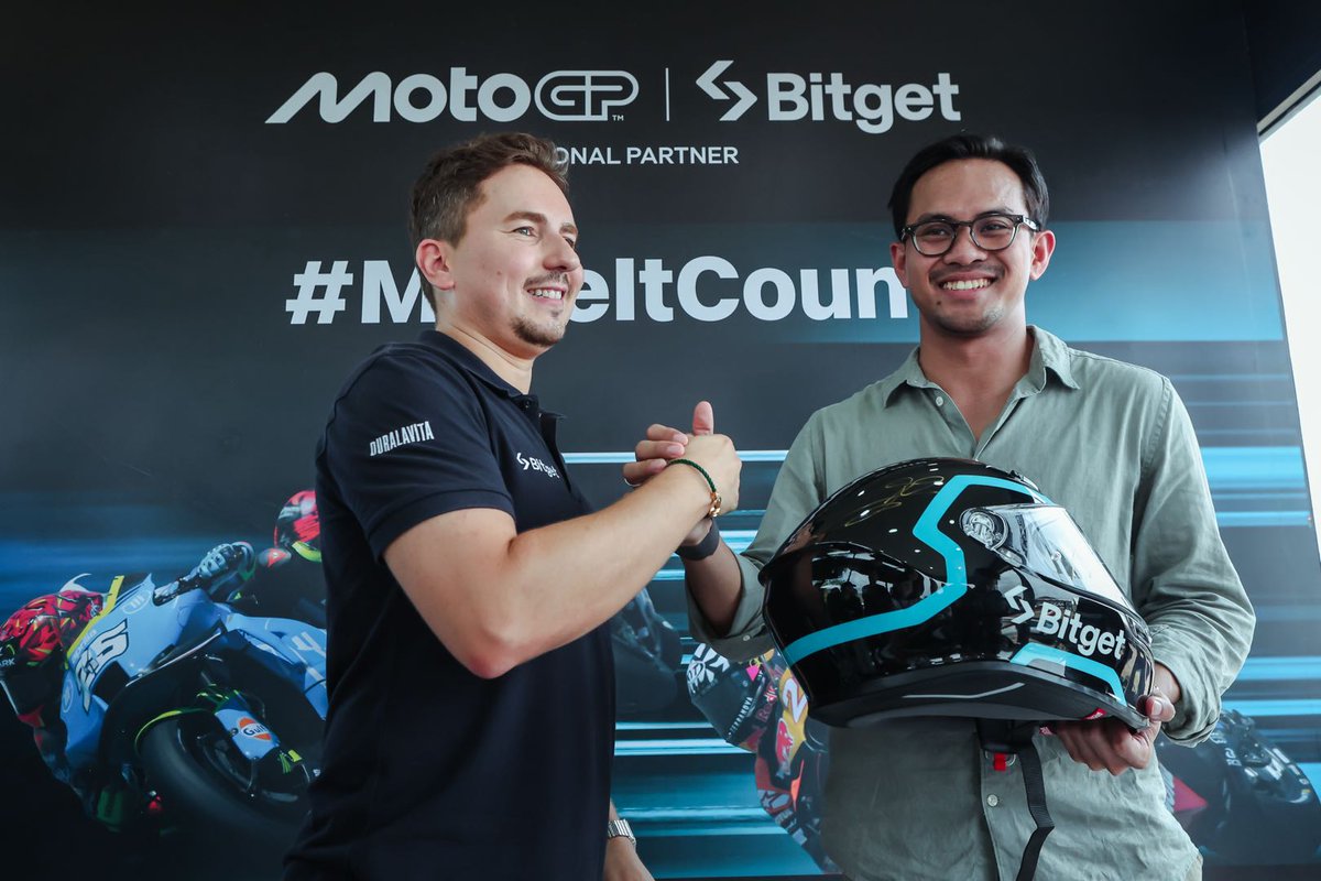 bitgetglobal's tweet image. Quick pit stop at the #BitgetxMotoGP booth 🏁

@lorenzo99 brought the energy to #BitgetMandalika, and our VIPs &amp;amp; KOLs matched it.

#EventWithBitget