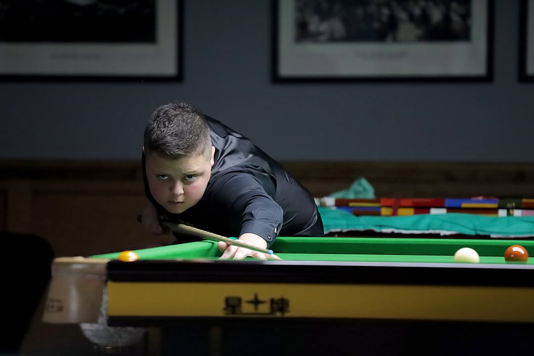 EPSBofficial's tweet image. 🏴󠁧󠁢󠁥󠁮󠁧󠁿 ENGLISH JUNIOR TOUR SEASON BEGINS The 2025/26 English Junior Tour is underway at the Landywood Snooker Club! 6⃣5⃣ players are competing for 1⃣6⃣ places in the final day alongside the top 8⃣ seeds. Follow via WPBSA SnookerScores 👇… dlvr.it/TNSw1n