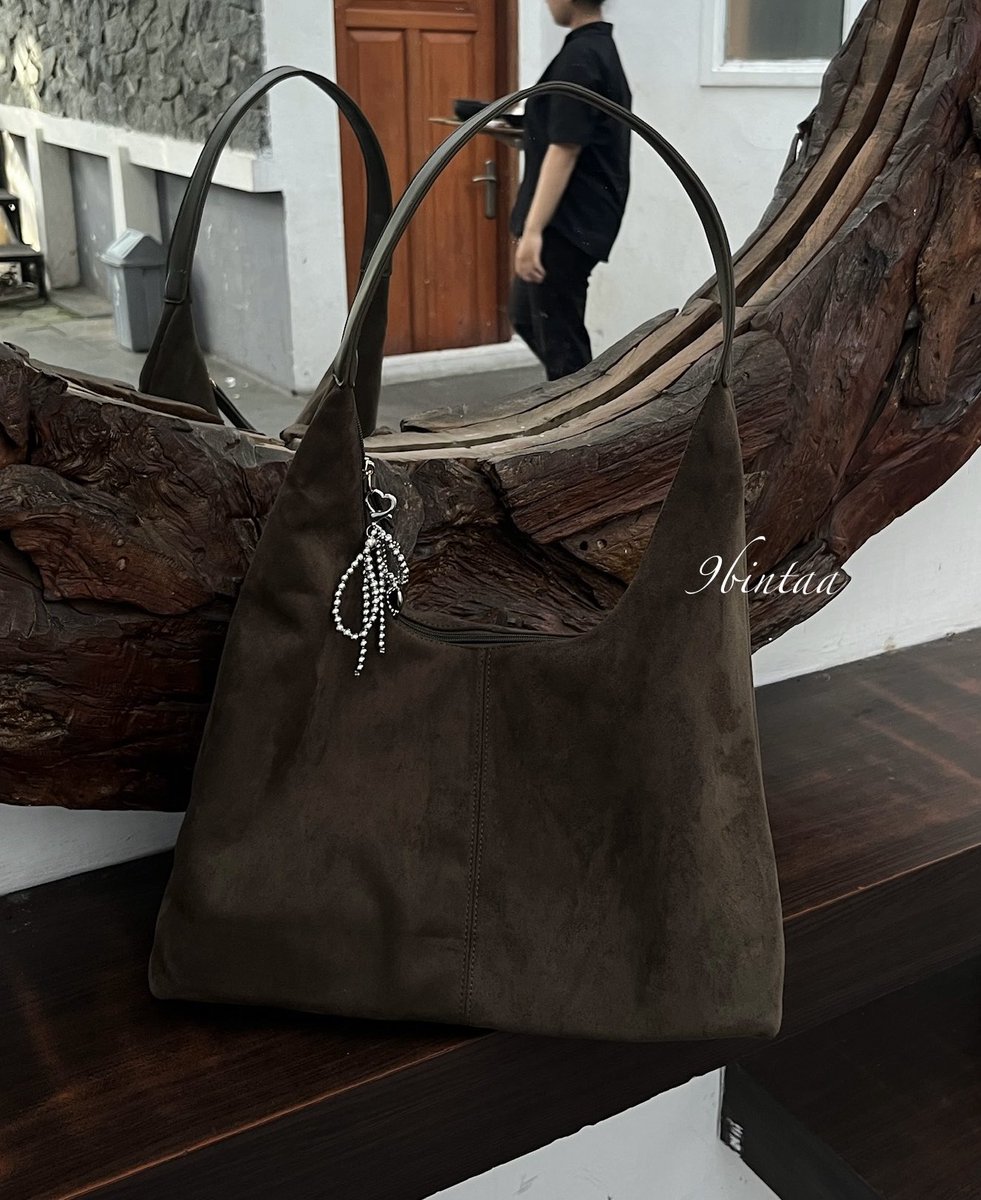 9bintaa's tweet image. I WISH…… I KNEW…… EARLIER 

perfect bag local brand, timeless &amp;amp; durable 👌🏻👍🏻