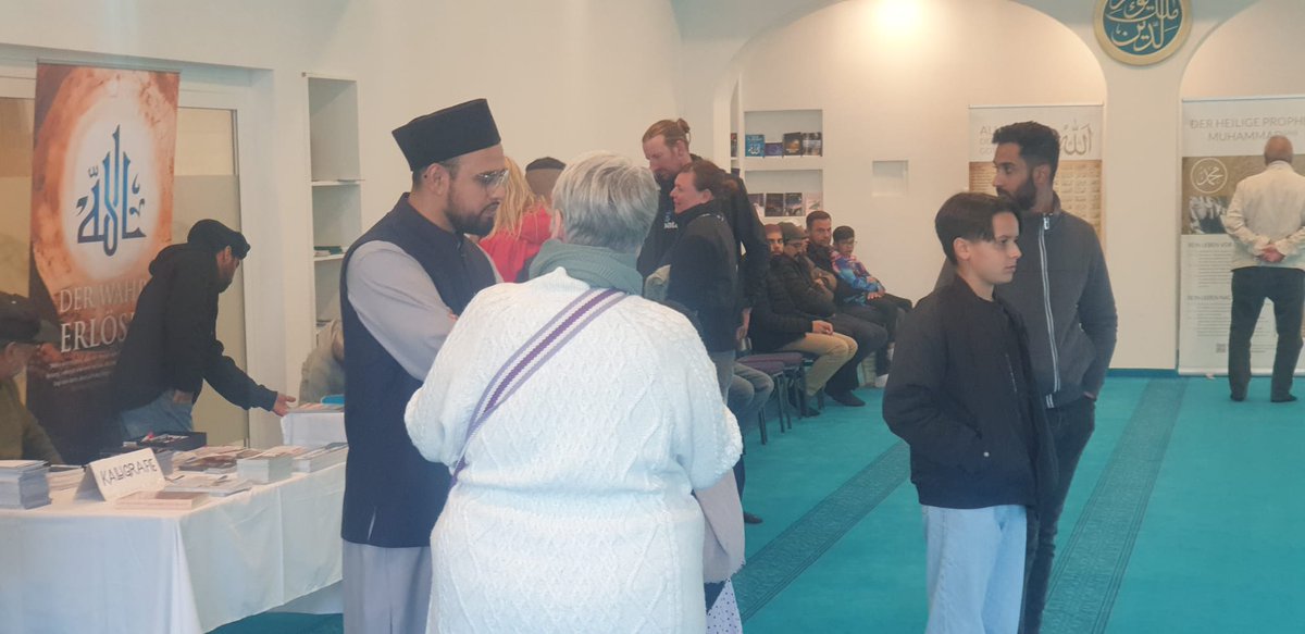 Am 03.Okt öffneten die Türen der ältesten und der größten Moschee Hamburgs ihre Türen. Einige Eindrücke.

Sie haben Lust die Moscheen zu besuchen? Gerne über die Website einen Termin buchen, wir laden Sie gerne auf Kaffee &amp; Kuchen ein:

moschee-hamburg.de 

#Islam