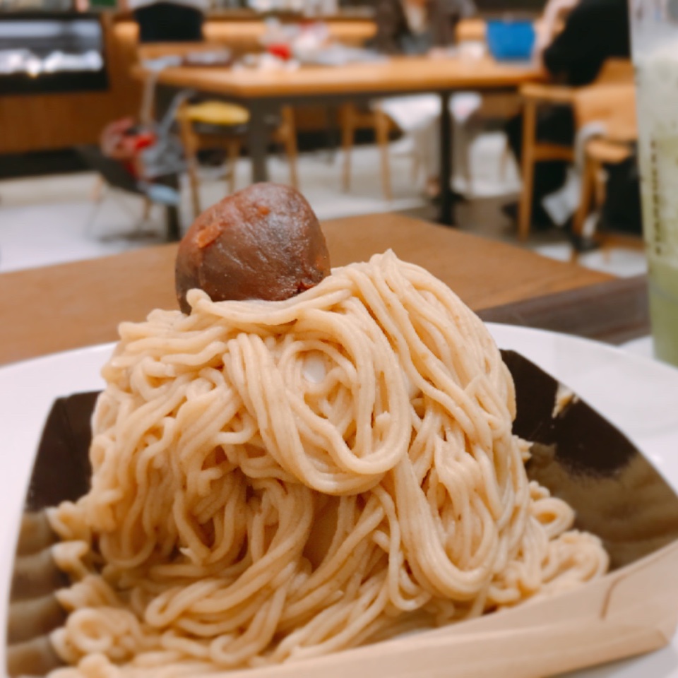 スタバのモンブラン
美味しい♡

底のクランブルの塩気がいい仕事してる。