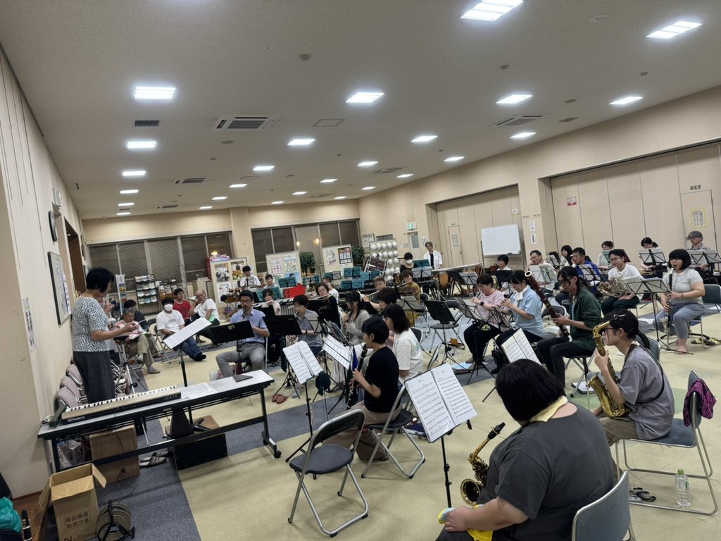 shinshirohousui's tweet photo. 第4回　海と山の交流コンサート　in Shinshiro♪
蒲郡市シニア吹奏楽団＆ 新城市ほうらい吹奏楽団

蒲郡シニアの皆さんのパワーは本当にすごい！！
ほう吹も負けないぞ💪

司会は我らがほう吹応援団長、モエモエさん（やしの実FM）

面白い演奏会間違いなしです！！
入場無料⭐️
（要入場整理ハガキ） https://t.co/g6TuUWw7fX