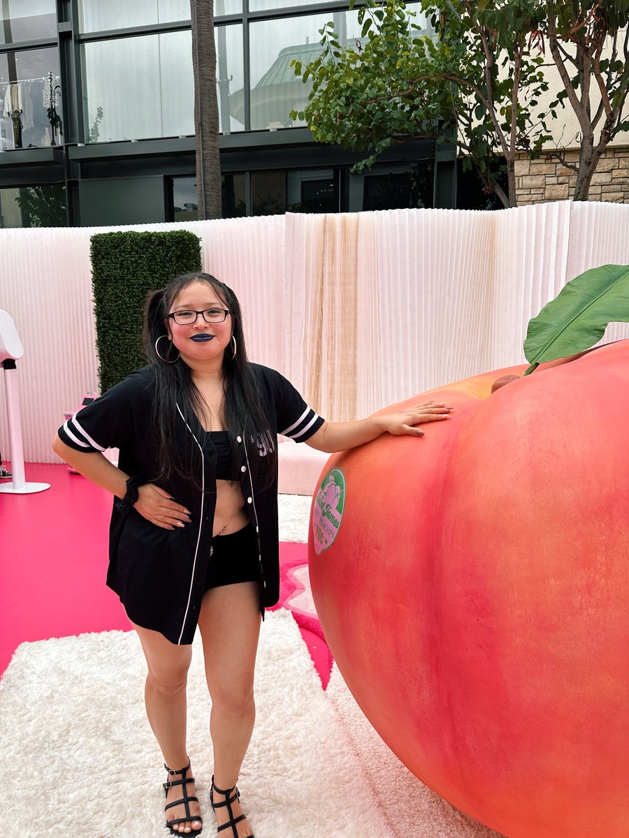 ShortyyKat_x3's tweet image. Get in loser, it’s #October3rd on a #PinkFriday 💖😻💅🏽🚙📓💗 
.
.
.
@MeanGirls @NICKIMINAJ 🩷