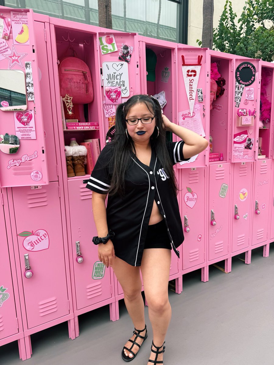 ShortyyKat_x3's tweet image. Get in loser, it’s #October3rd on a #PinkFriday 💖😻💅🏽🚙📓💗 
.
.
.
@MeanGirls @NICKIMINAJ 🩷