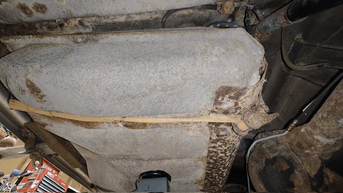 The infamous temporary gas tank strap 😬