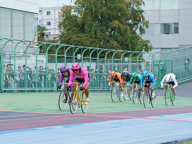 【Perfecta Navi更新☑️】
🆕野口裕史が通算300勝達成！を更新しました📝

京王閣競輪G3（3日目）第4レースで勝利✨
登録日から10年以内の300勝達成は竹内雄作以来、史上7人目の快挙！

▼詳細はこちらをチェック✅▼
keirin.netkeiba.com/perfectanavi/n…

#チャリロト　#競輪