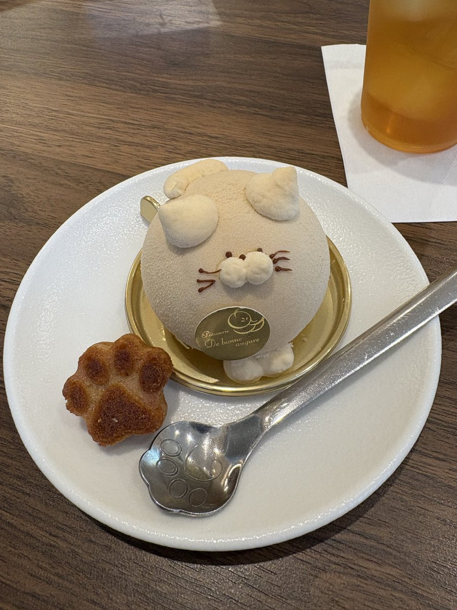 coffee10cacao's tweet image. 秋のねこまつりにも参戦中。
パティスリードゥボンヌオーギュルさん、まさかのイートインできるようになってた✨2席のみなので、空いてたらラッキー。ねこまつり限定のネコケーキすごく美味しかった😋
#yushima_neko 
#ねこまつりat湯島
#湯島
#ドゥボンヌオーギュル