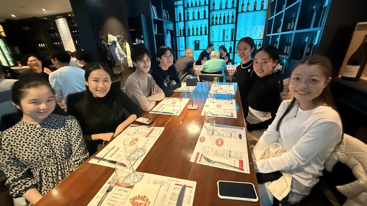 NatsuhoMurata's tweet photo. 無事に合格してミハエラ先生にレッスンを受けられることになりました🥰
合格した日本人メンバーで🍽️✨️ https://t.co/juPwnpz6R4