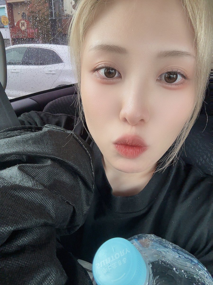 misaco__c10's tweet photo. クイラビリハ終わり！
本日サウンドノート名古屋にてQUEEN RABBITです！！

アドレナリンガンガンでやばい🙀‼️楽しみ‼️
雨模様なのだけど皆さま共に楽しみましょう✊
お気をつけてお越しください🥰 https://t.co/qCoNxx8LgJ