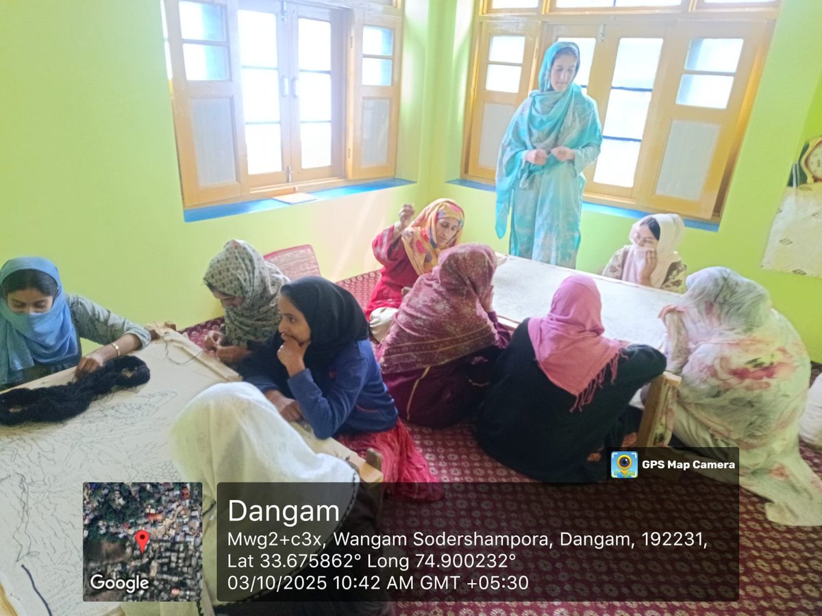 dohhkmr's tweet photo. To revive TAPESTRY craft, @dohhkmr sets up KARKHANA under the #KarkhandarScheme at WANGAM, Shopian. 
₹2000/m stipend will be provided to trainees &amp; honorarium of ₹2000/m per trainee to master craftsman. 
@diprjk @OfficeOfLGJandK @CM_JnK @Surinderch55 @GreaterKashmir @dmshopian https://t.co/6TsJ5RXhhr