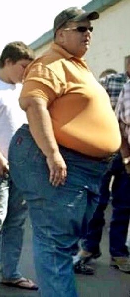 Oooooh how much I love seeing these big sexy GILF/Chubs walking down the mall looking like this just want to introduce myself and taken him to pound town mmmmm🤤🤤🤤🤤🤤