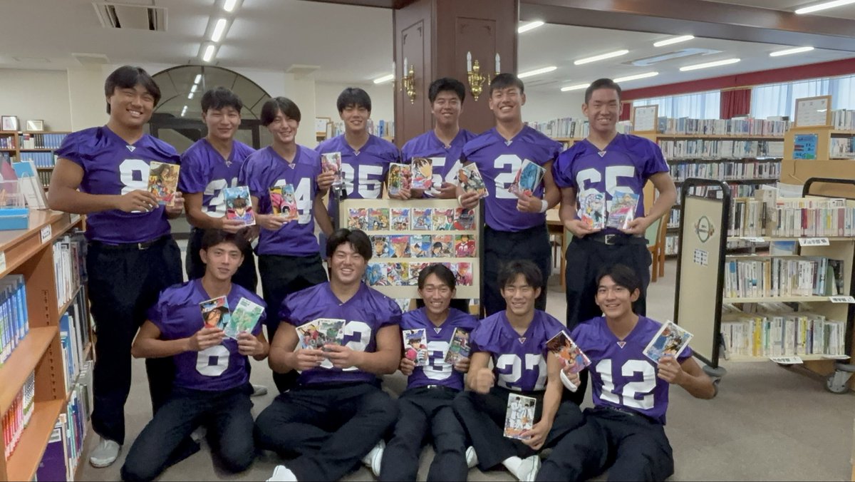 honald62's tweet photo. 兵庫県の啓明学院中学・高校の図書室に、アイシールド21全巻を寄贈しました！

アメフト部員の増加はもちろん
アメフトを好きな人が
増えると嬉しいです🏈

マンガの前向きな受入先と
活動をマネされる方、
引続き募集しております😎

#アイシールド21プロジェクト 
#週刊鎧球 
#なるほどホナルド https://t.co/W1wdO68LqS
