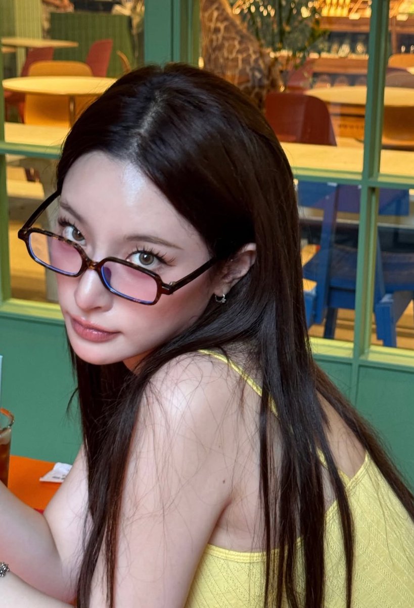 liliaceaets's tweet photo. Anyone want to go out for a drink? I want to bully my liver. https://t.co/wiuQw8hoPe